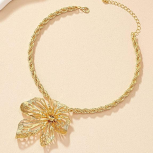 Sculpted Flower Necklace for Women